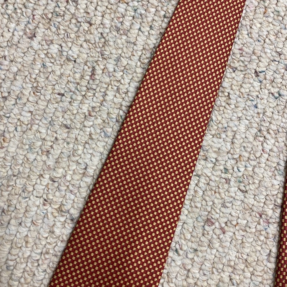 Red and yellow pattern tie - Picture 2 of 3